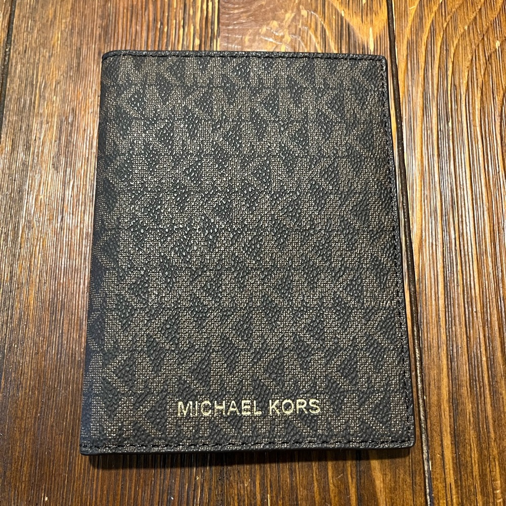 Michael Kors Passport Book - Unisex - NEVER USED!